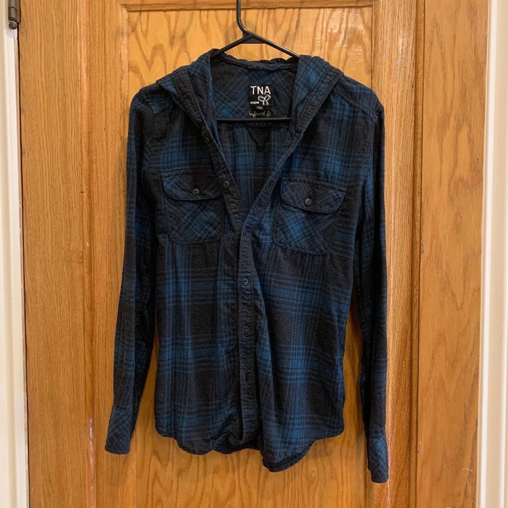 Aritzia (TNA) Boyfriend Fit Button Up